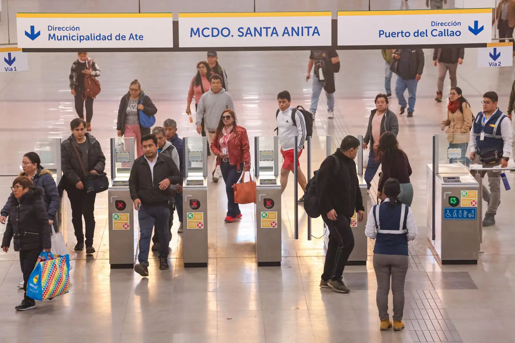 El ministro César Sandoval inspeccionó las cinco estaciones de la Etapa 1A, de Ate a Santa Anita, y resaltó el impacto del primer tren subterráneo del Perú. Foto: MTC
