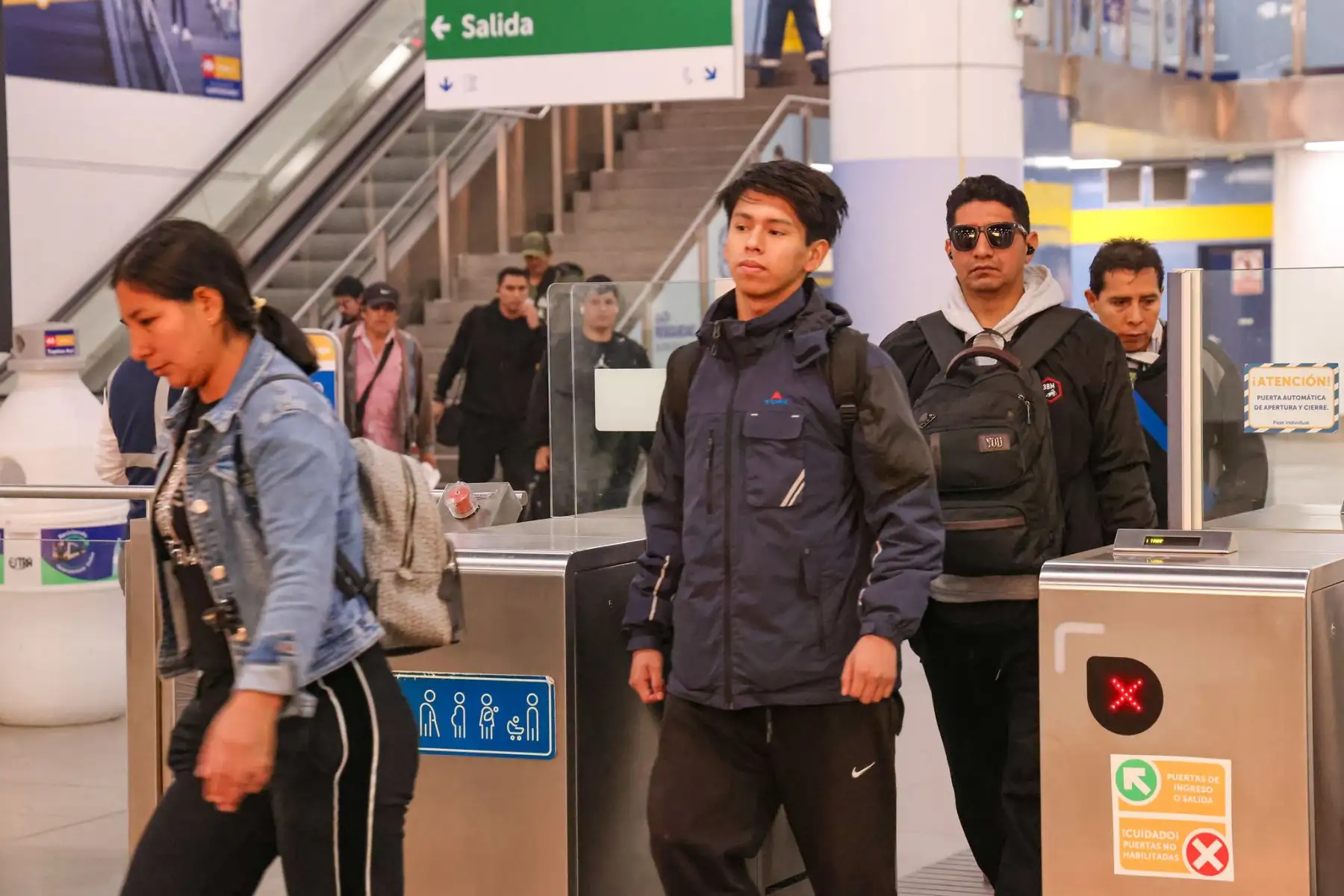 El ministro César Sandoval inspeccionó las cinco estaciones de la Etapa 1A, de Ate a Santa Anita, y resaltó el impacto del primer tren subterráneo del Perú. Foto: MTC