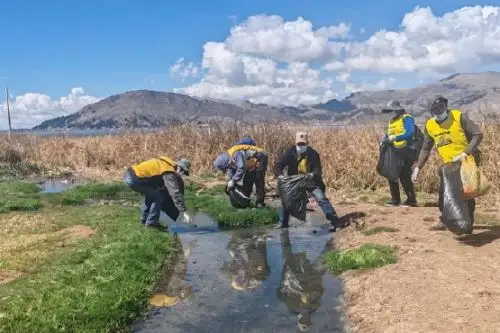 Jornada de limpieza de la bahía del Lago Titicaca. Foto: ANDINA/Difusión