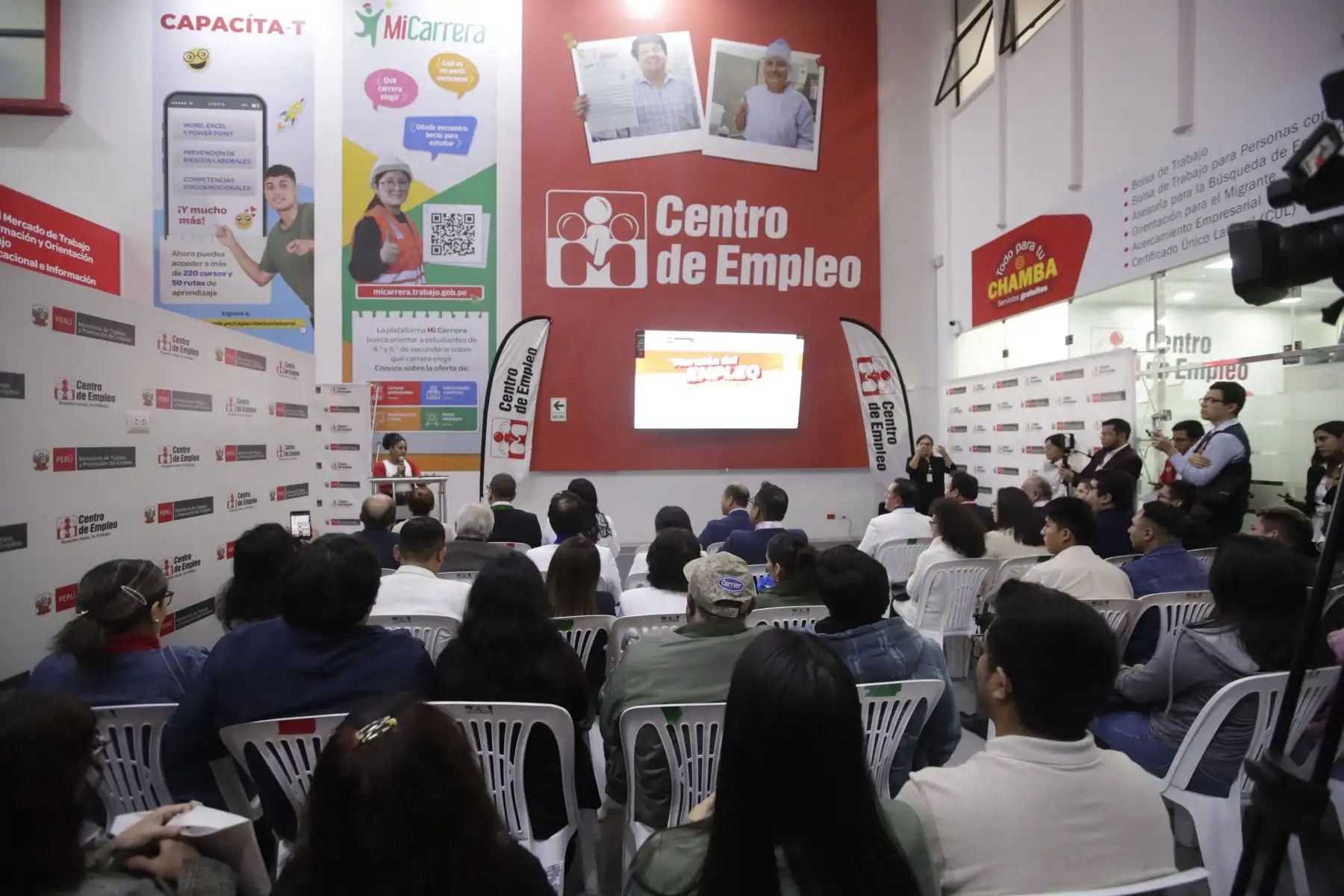 Ministro de Trabajo y Promoción del Empleo, Daniel Maurate participa en la  Maratón del Empleo para Profesionales con más de 2000 ofertas laborales.
Foto: ANDINA/ Eddy Ramos