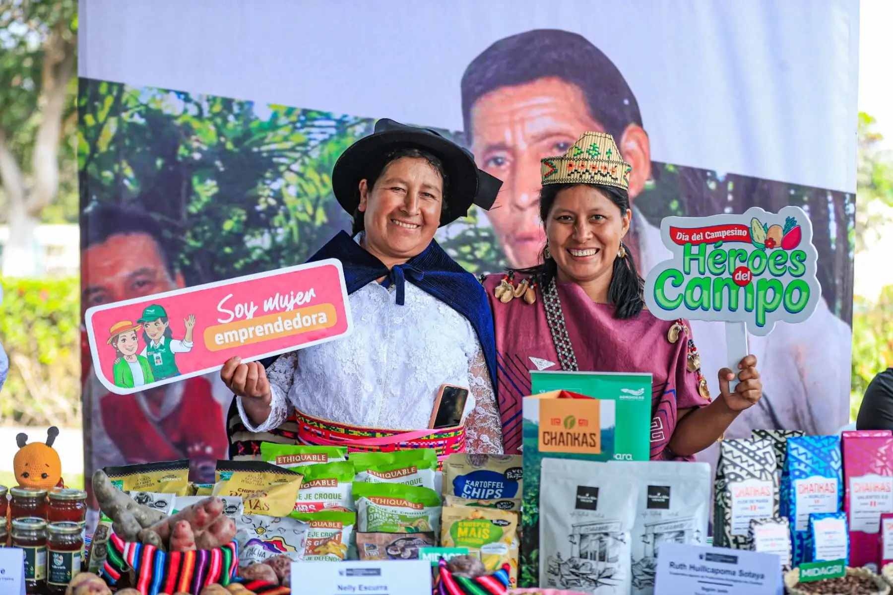 La presidenta de la república, Dina Boluarte, participa en la ceremonia de reconocimiento denominado "Héroes del Campo", en el marco del Día del Campesino. Foto: ANDINA/Prensa Presidencia