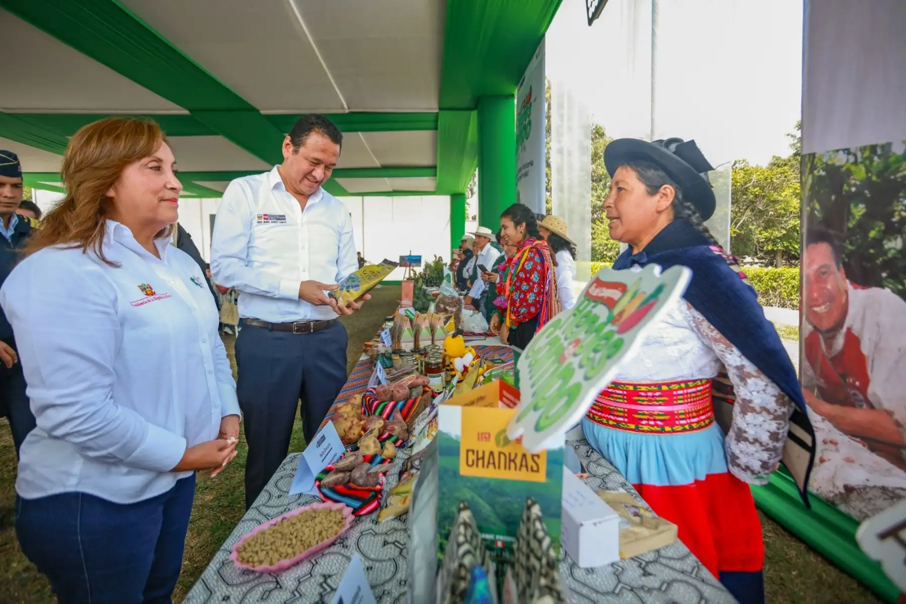 La presidenta de la república, Dina Boluarte, participa en la ceremonia de reconocimiento denominado "Héroes del Campo", en el marco del Día del Campesino. Foto: ANDINA/Prensa Presidencia
