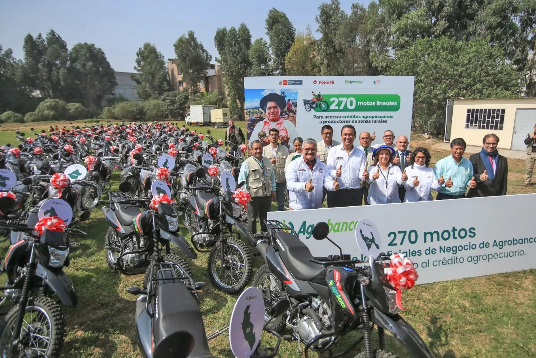 La presidenta de la república, Dina Boluarte, participa en la ceremonia de reconocimiento denominado "Héroes del Campo", en el marco del Día del Campesino. Foto: ANDINA/Prensa Presidencia