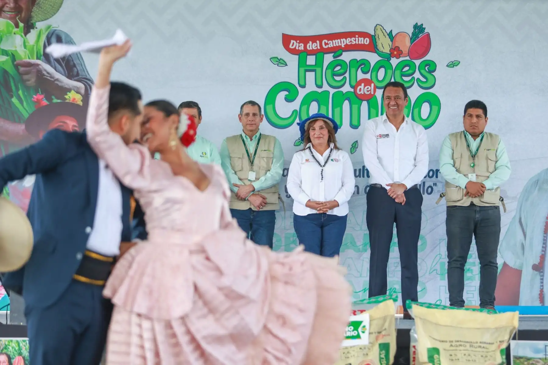La presidenta de la república, Dina Boluarte, participa en la ceremonia de reconocimiento denominado "Héroes del Campo", en el marco del Día del Campesino. Foto: ANDINA/Prensa Presidencia
