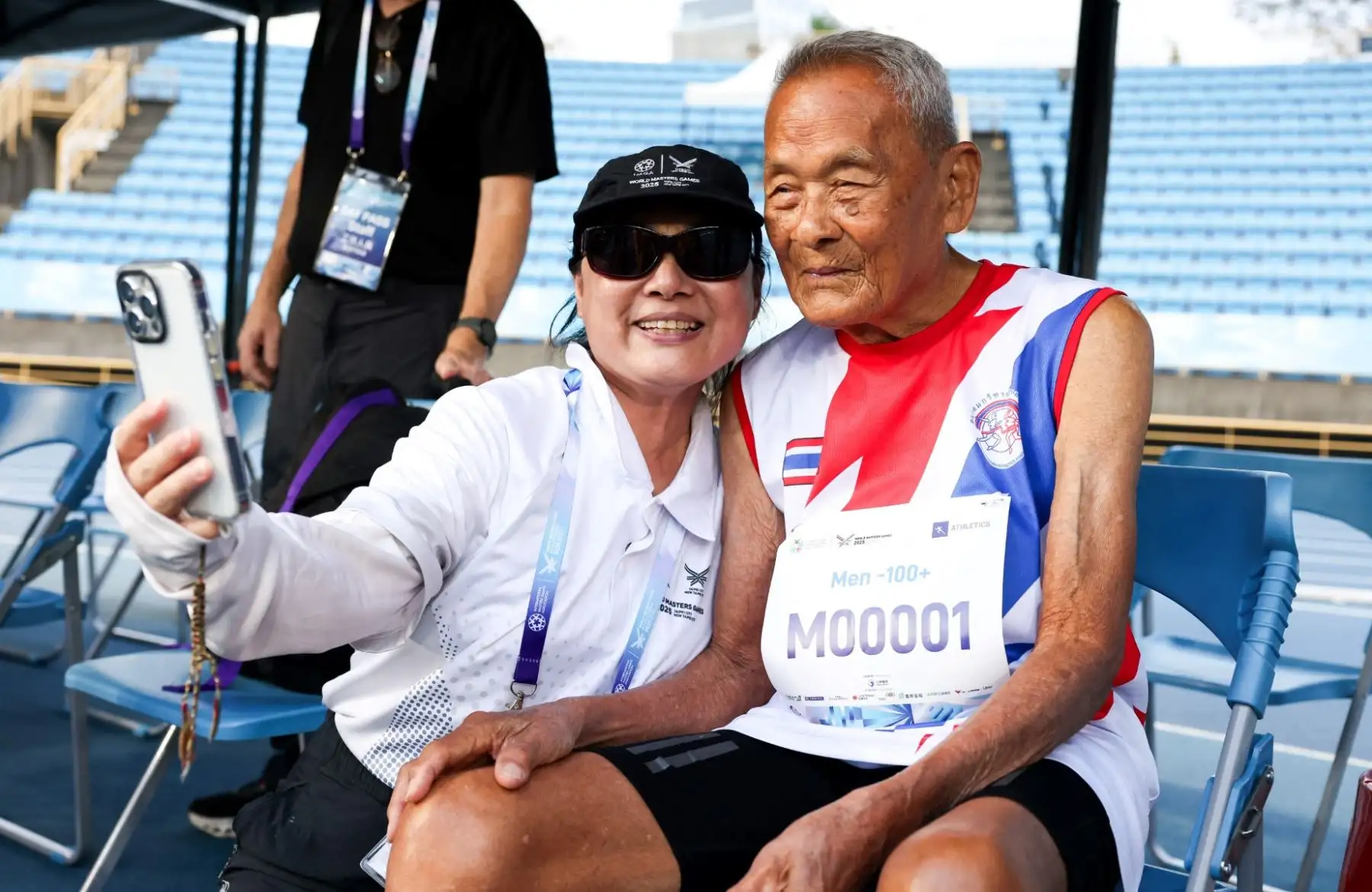 En los Juegos, compitieron 25.950 atletas de 107 países, más del doble que en París 2024. Pero todos miraron a Sawang. Su sola presencia emocionó. Su ejemplo demuestra que los sueños y la fuerza de voluntad no se jubilan. Nunca es tarde. Foto: AFP