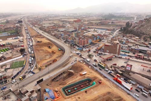 El nuevo bypass Las Torres que se está construyendo en el cruce de la autopista Ramiro Prialé con la avenida Las Torres en el distrito de Lurigancho-Chosica se extenderá a lo largo de 1.4 km y contará con dos viaductos de más de 400 metros de longitud. Foto: ANDINA/Daniel Bracamonte