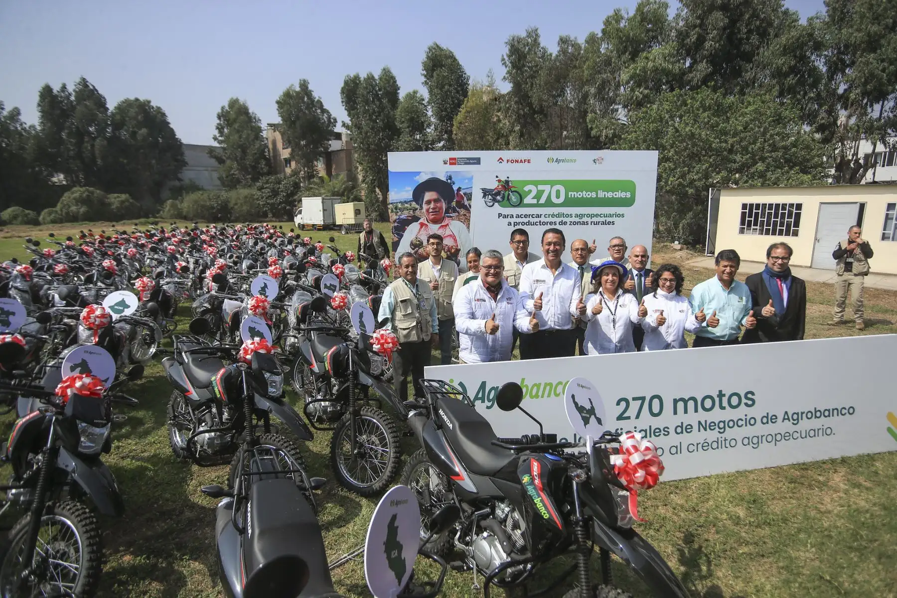 Gobierno entrega nueva flota de motocicletas para que más productores puedan acceder a créditos de Agrobanco. Foto: ANDINA/Prensa Presidencia