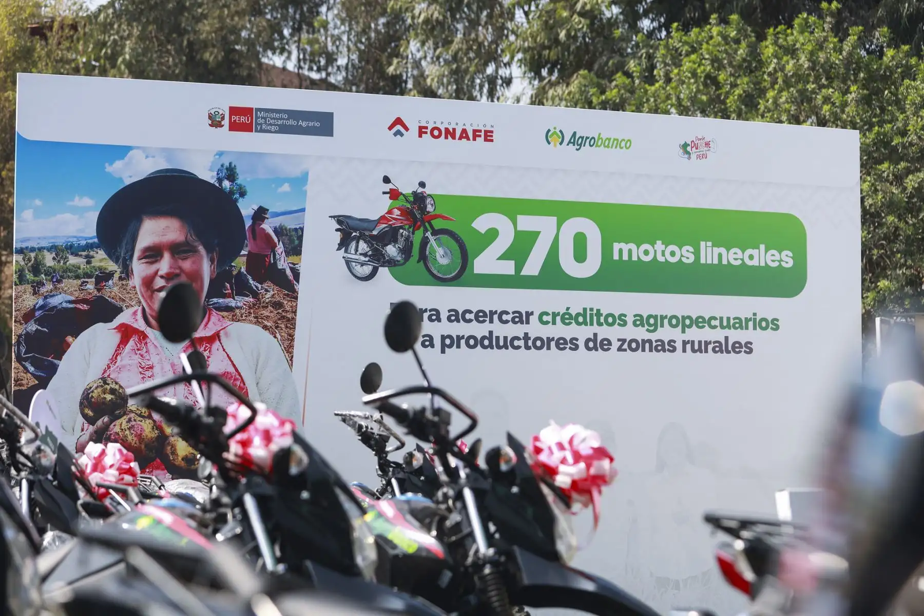 Gobierno entrega nueva flota de motocicletas para que más productores puedan acceder a créditos de Agrobanco. Foto: ANDINA/Prensa Presidencia