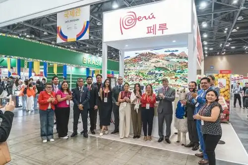 Delegación peruana en el pabellón Perú en la Seoul Foods & Hotel 2025, la feria de alimentos y bebidas más importante de Corea del Sur, Foto: Cortesía.
