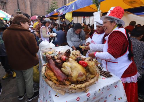 Más de 280 amas de casas de Cusco participan del Festival del Chiriuchu que se desarrolla como parte de la celebración de la octava del Corpus Christi. Ellas revaloran este plato tradicional. ANDINA/Percy Hurtado Santillán