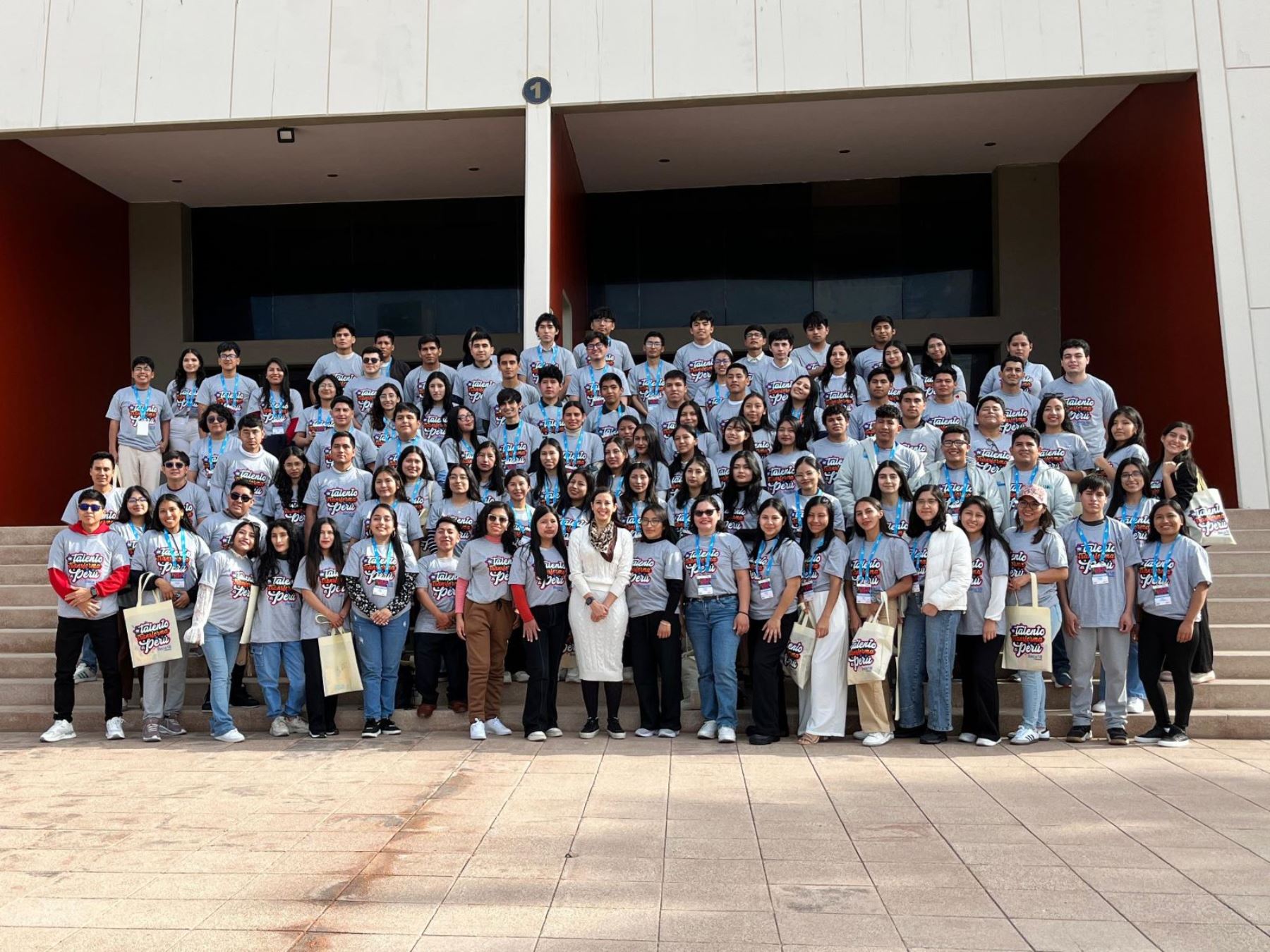 Becarios del Pronabec participan en el Cade Universitario 2025, que inició hoy en la Escuela Naval del Perú, en La Punta, Callao. Foto: Pronabec