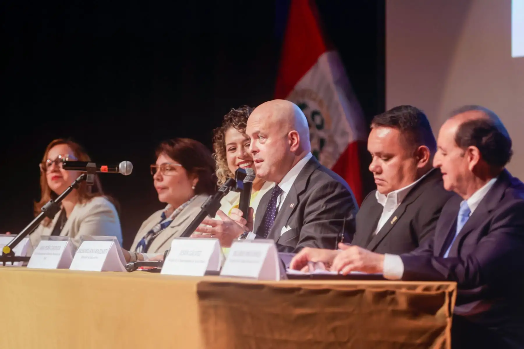 La Cámara Peruana del Libro presentó la 29ª edición de la Feria Internacional del Libro de Lima, que se realizará del 18 de julio al 6 de agosto en el Parque Próceres de la Independencia. Italia será el país invitado de honor, en conmemoración de los 151 años de relaciones diplomáticas con Perú. La feria contará con 250 stands, 8 auditorios y una variada programación cultural con autores nacionales e internacionales. Foto: ANDINA/Luis Iparraguirre
