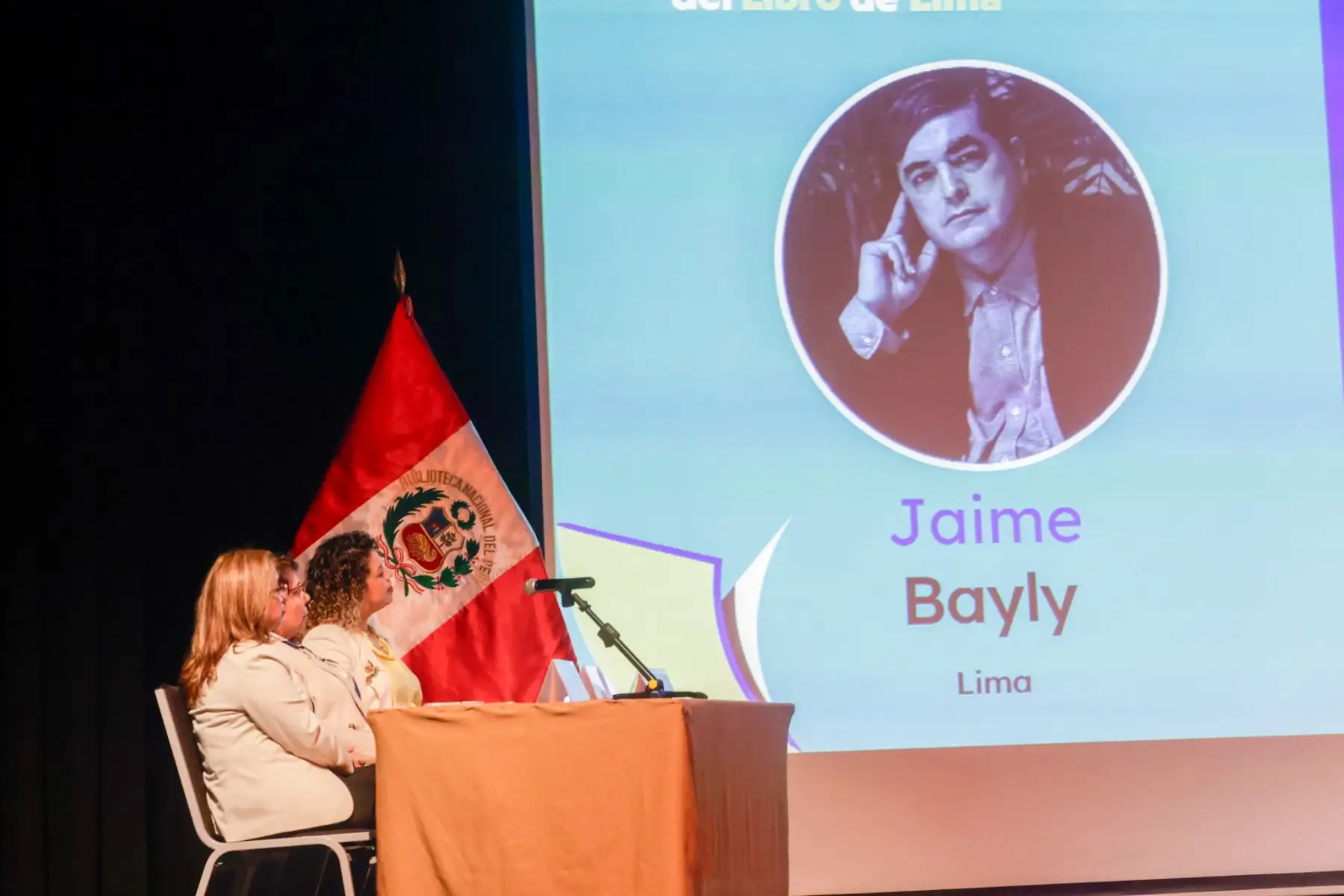 La Cámara Peruana del Libro presentó la 29ª edición de la Feria Internacional del Libro de Lima, que se realizará del 18 de julio al 6 de agosto en el Parque Próceres de la Independencia. Italia será el país invitado de honor, en conmemoración de los 151 años de relaciones diplomáticas con Perú. La feria contará con 250 stands, 8 auditorios y una variada programación cultural con autores nacionales e internacionales. Foto: ANDINA/Luis Iparraguirre