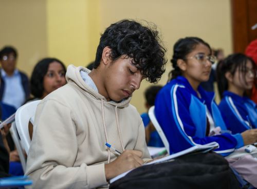 Estudiantes del distrito de Casa Grande, región La Libertad, participan del proyecto que busca rescatar las historias y tradiciones de las antiguas haciendas azucareras. Foto: Cortesía: Carlos Ventura