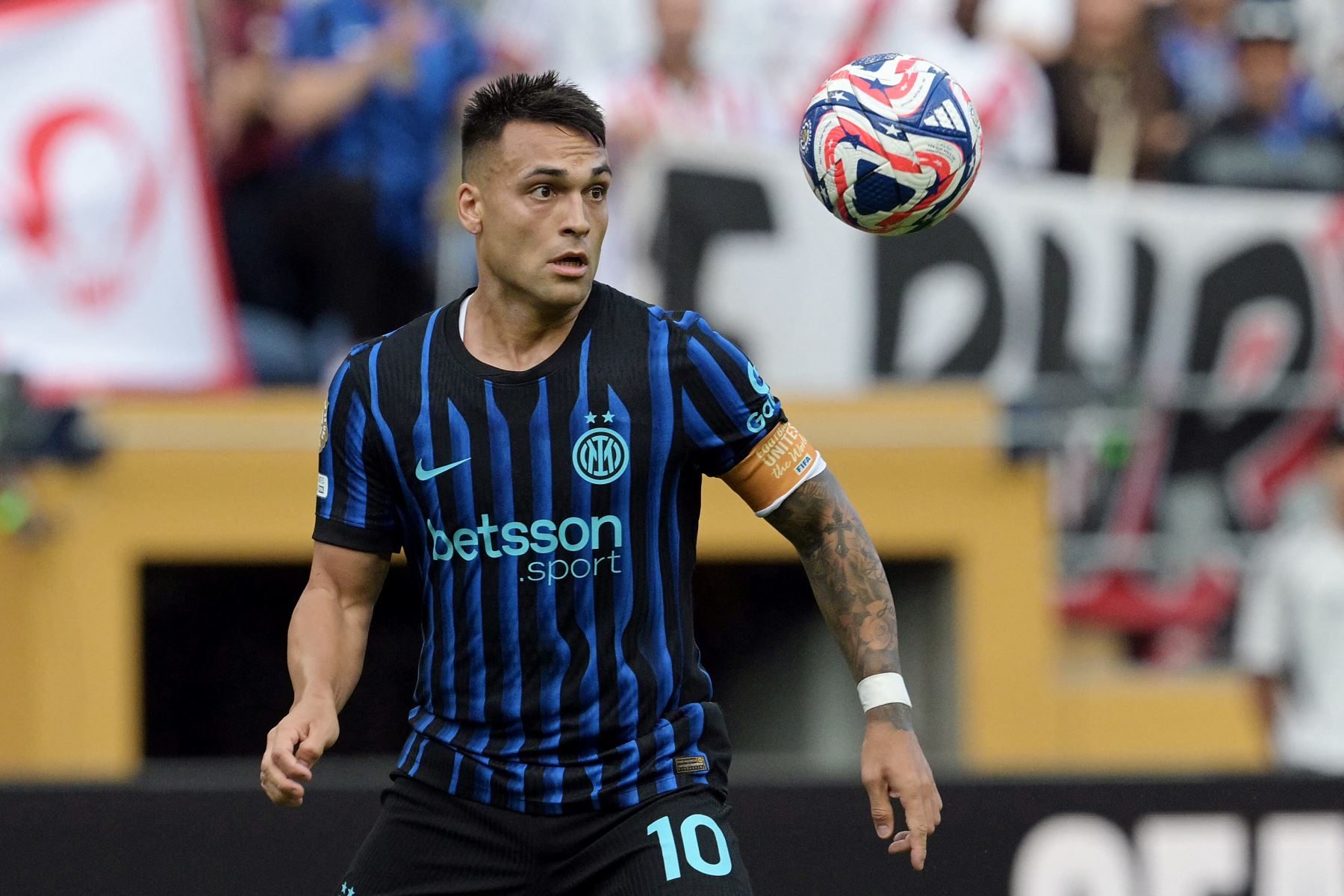El delantero argentino del Inter de Milán, Lautaro Martínez, mira el balón durante el partido de fútbol del Grupo E de la Copa Mundial de Clubes de la FIFA 2025 entre el Inter de Milán de Italia y el River Plate de Argentina en el estadio Lumen Field en Seattle.
Foto: AFP