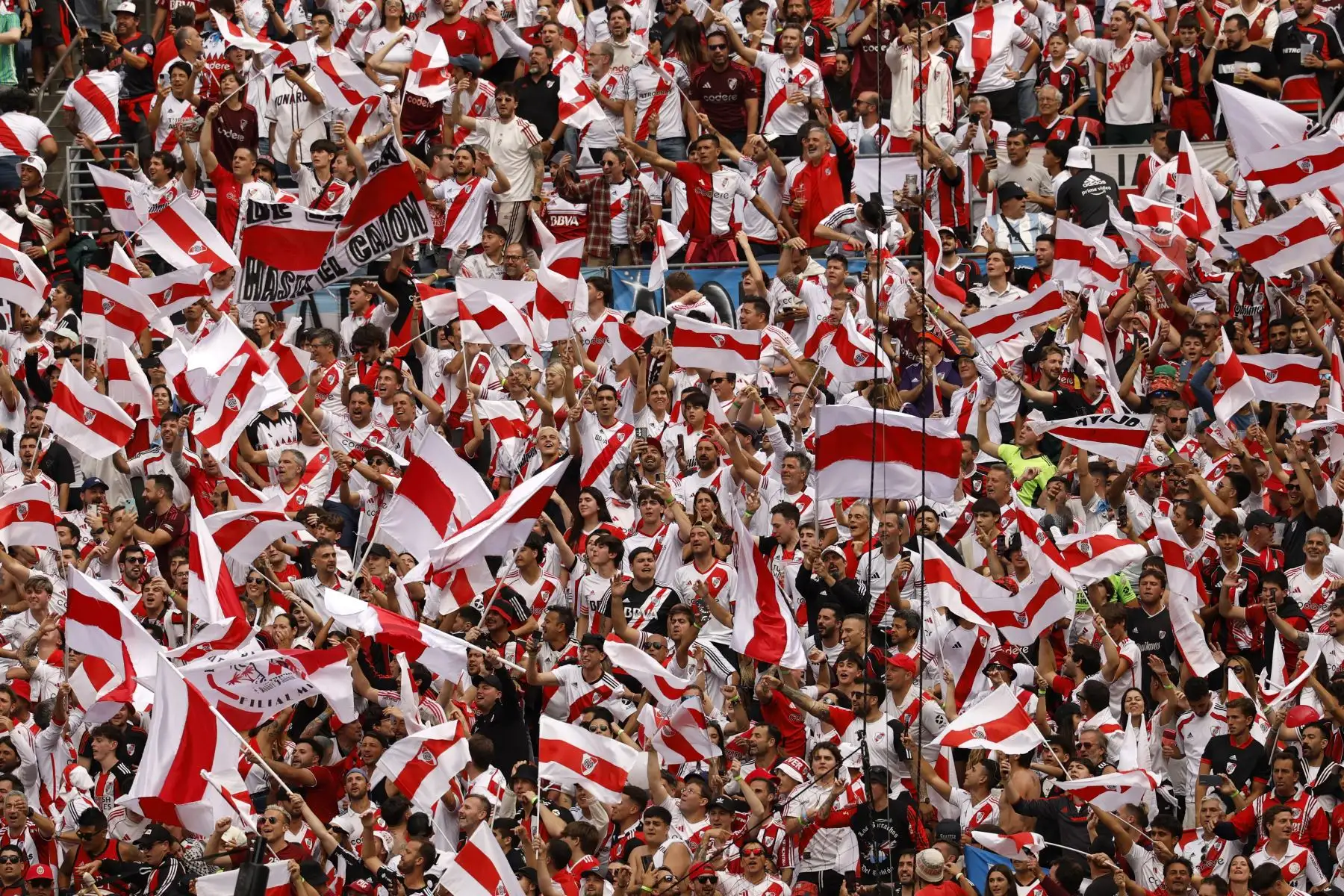 Los aficionados de River Plate reaccionan antes del partido del Mundial de Clubes de la FIFA 2025 entre el Inter de Milán y River Plate en Seattle, Washington, EE. UU.
Foto: AFP