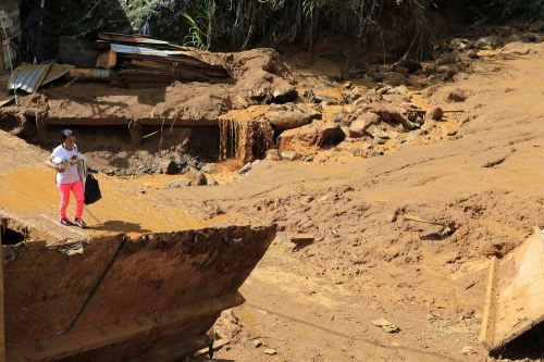 8 muertos y al menos 10 heridos por deslizamiento de tierra en Colombia