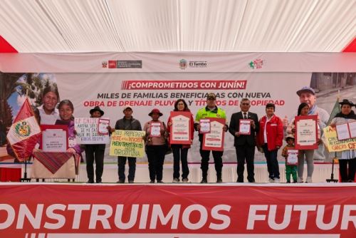 El ministro de Vivienda, Durich Whittembury, realizó esta entrega que representa no solo una mejora en la calidad de vida de cientos de familias, sino también un respaldo concreto al desarrollo social y comunitario de Junín.