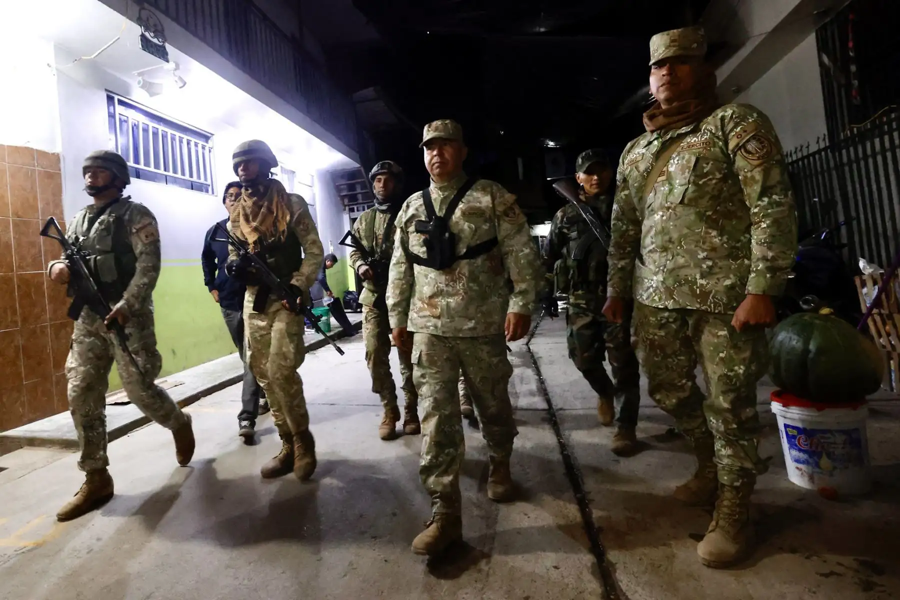 Fuerzas del orden refuerzan control en Parcoy y promueven respeto a medidas del estado de emergencia. Foto: ANDINA/Difusión MINDEF