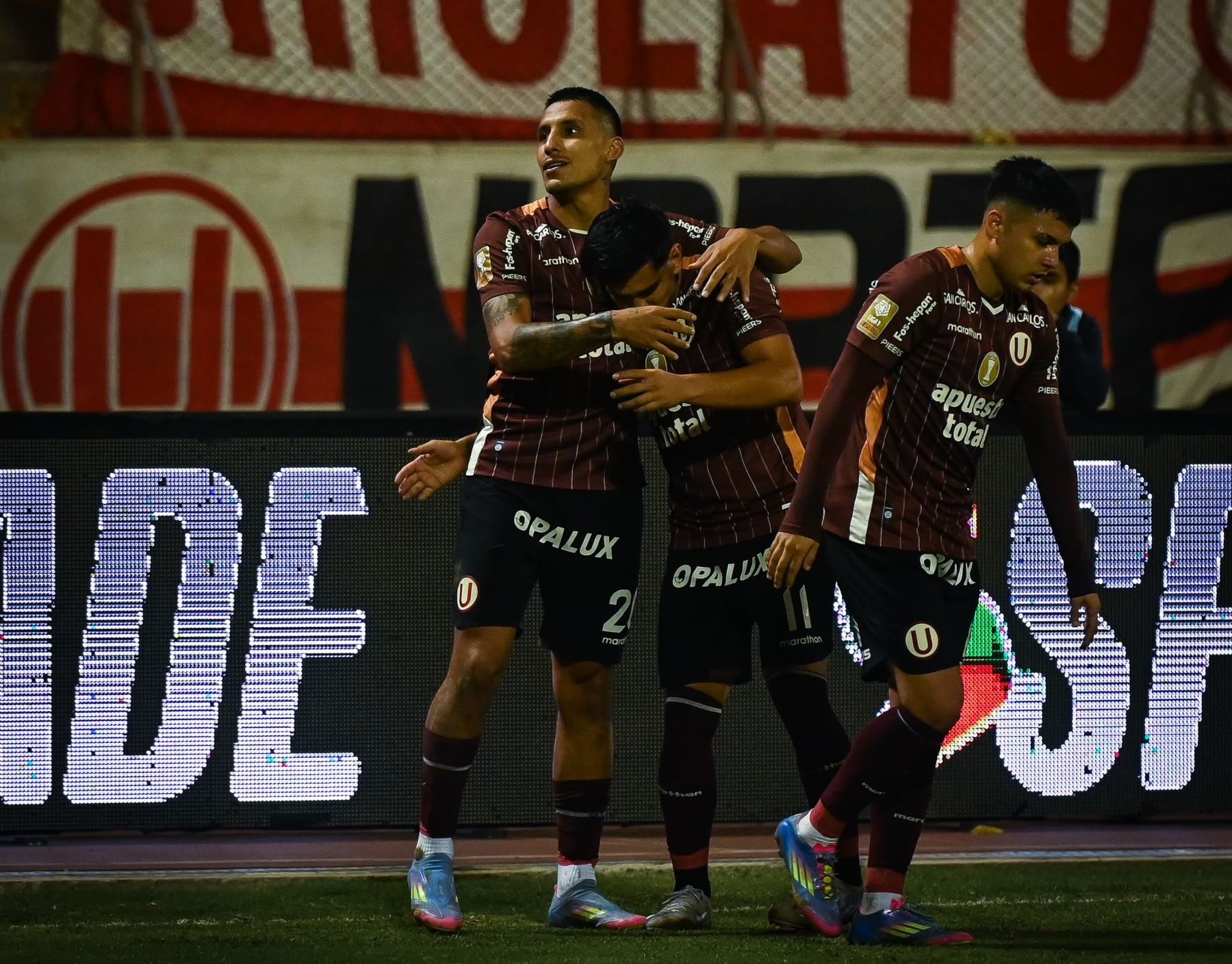 Universitario acaricia el título del Apertura tras derrotar a Atlético Grau