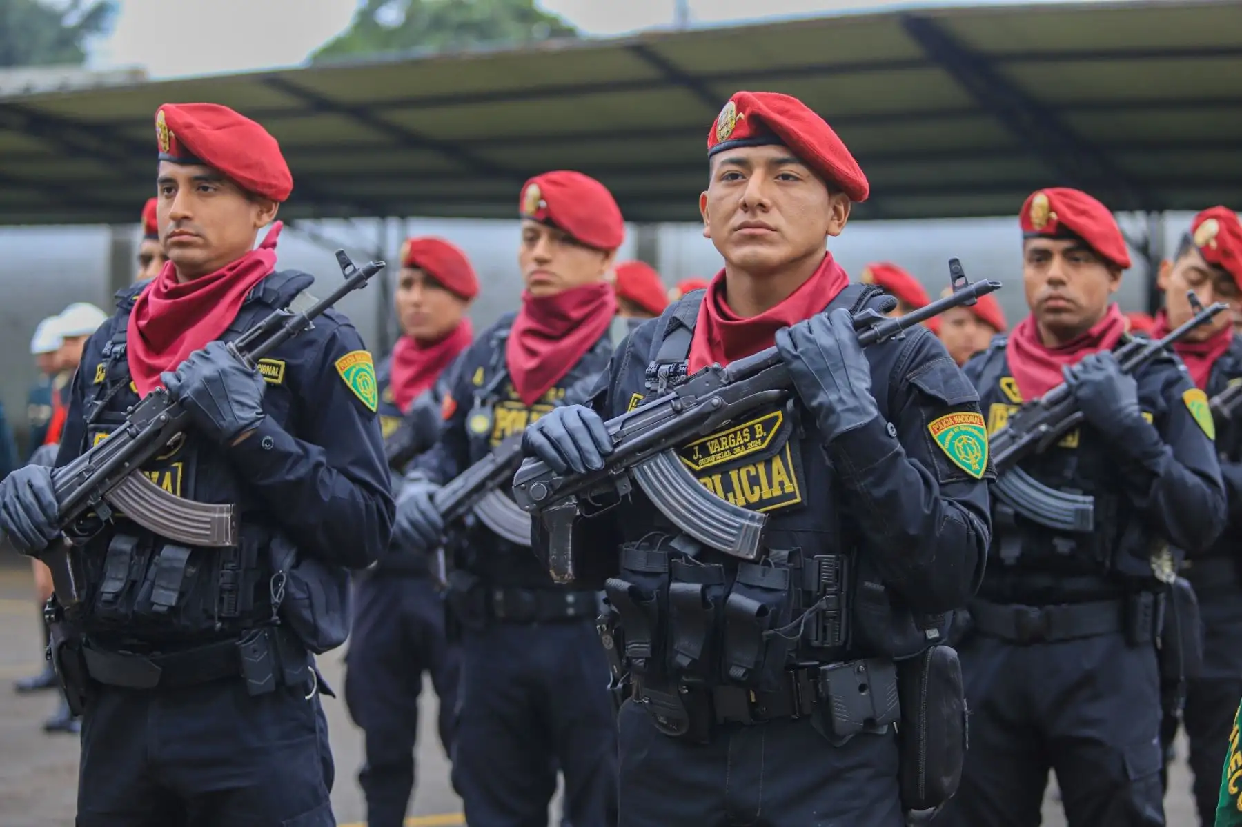 La presidenta Dina Boluarte participa en la ceremonia por los 34 años de la Dirección Antidrogas (Dirandro) de la Policía Nacional del Perú. Foto: ANDINA/ Prensa Presidencia