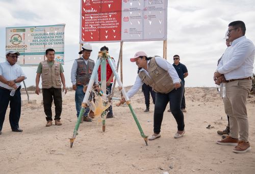 Con una inversión de más de S/ 7.5 millones el Minam inició los trabajos de recuperación de áreas degradadas por residuos sólidos ubicadas en el distrito y provincia de Sechura, en Piura. ANDINA/Difusión