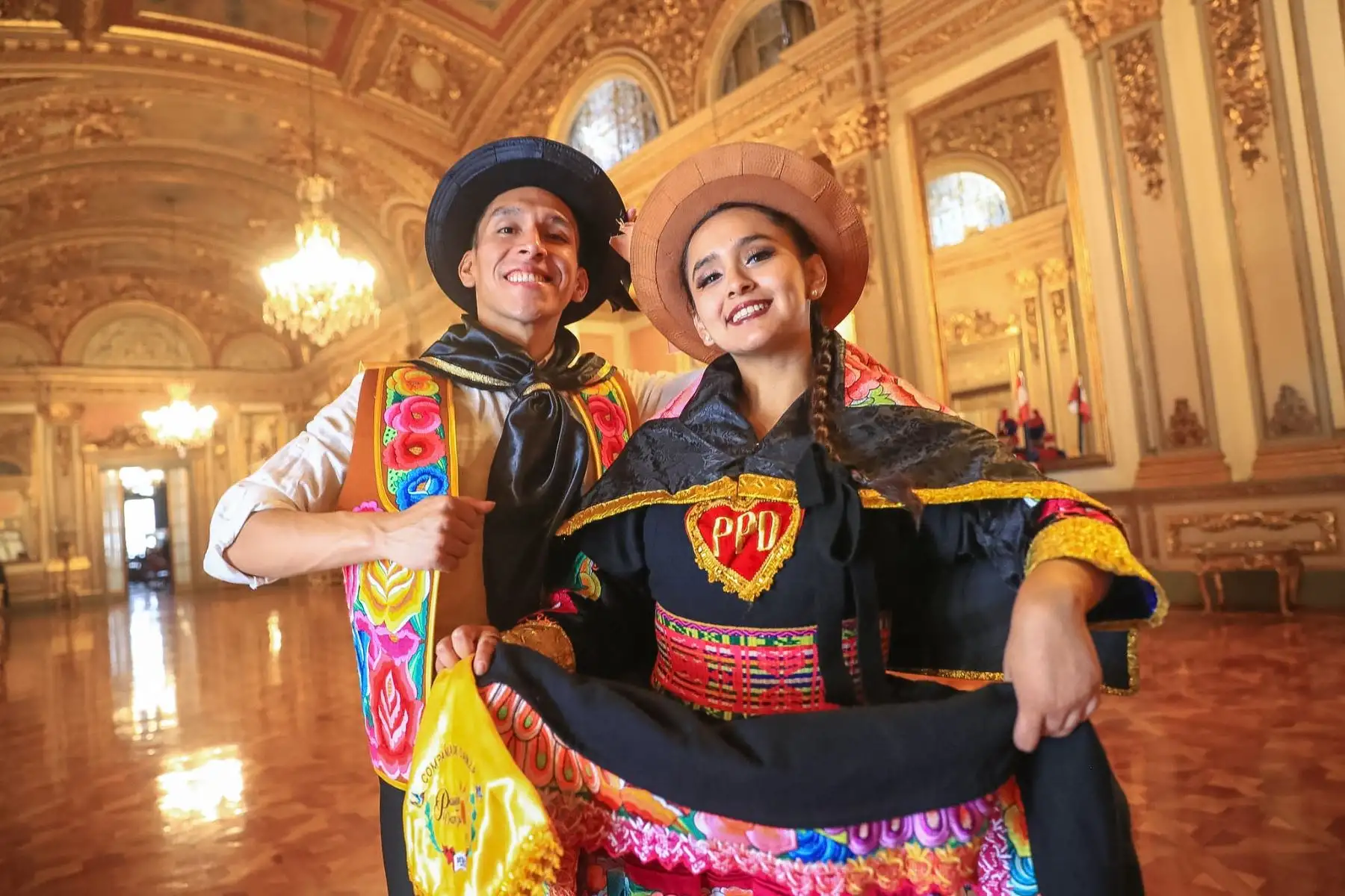 La presidenta Dina Boluarte firmó hoy la nueva Ley General de Turismo. Esta ley reconoce al turismo como una prioridad para el Estado. 

Foto: ANDINA/Prensa Presidencia