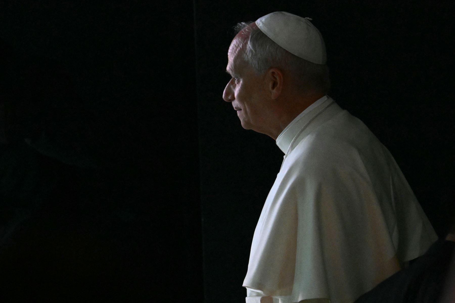 El Papa León XIV llega para una audiencia a los participantes en el Encuentro de Sacerdotes promovido por el Dicasterio para el Clero en el auditorio Conciliazione en Roma. AFP