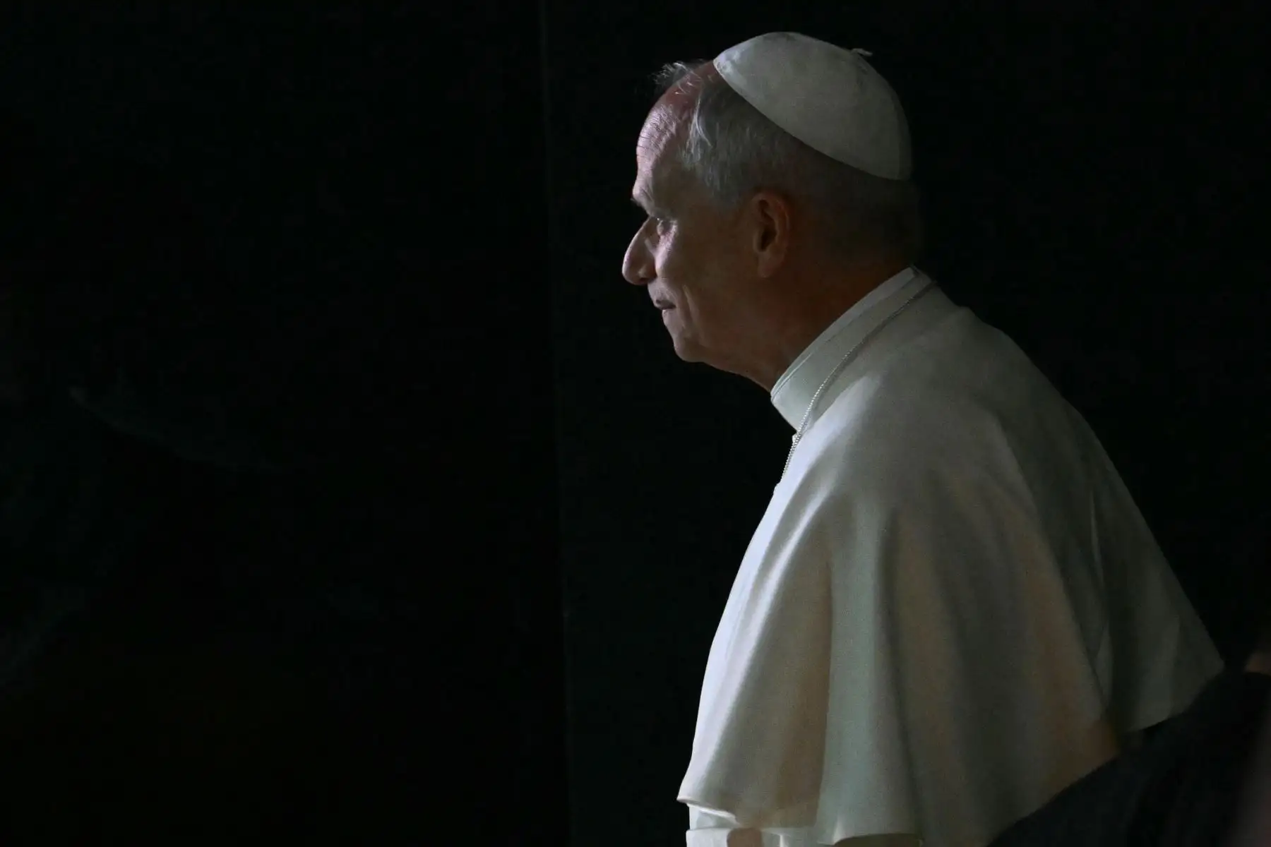 El Papa León XIV llega para una audiencia a los participantes en el Encuentro de Sacerdotes promovido por el Dicasterio para el Clero en el auditorio Conciliazione en Roma. AFP