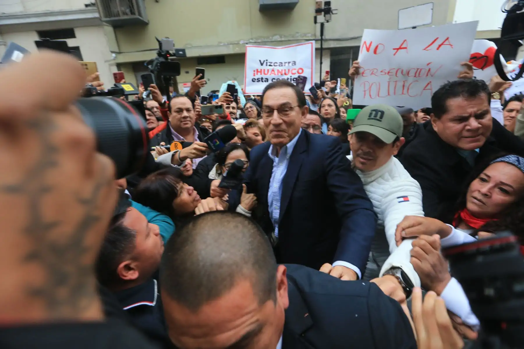 Ex presidente Martin Vizcarra ingresa a la Corte Nacional de Justicia.,asiste a lectura de  posible prision preventiva.Foto: ANDINA/Héctor Vinces