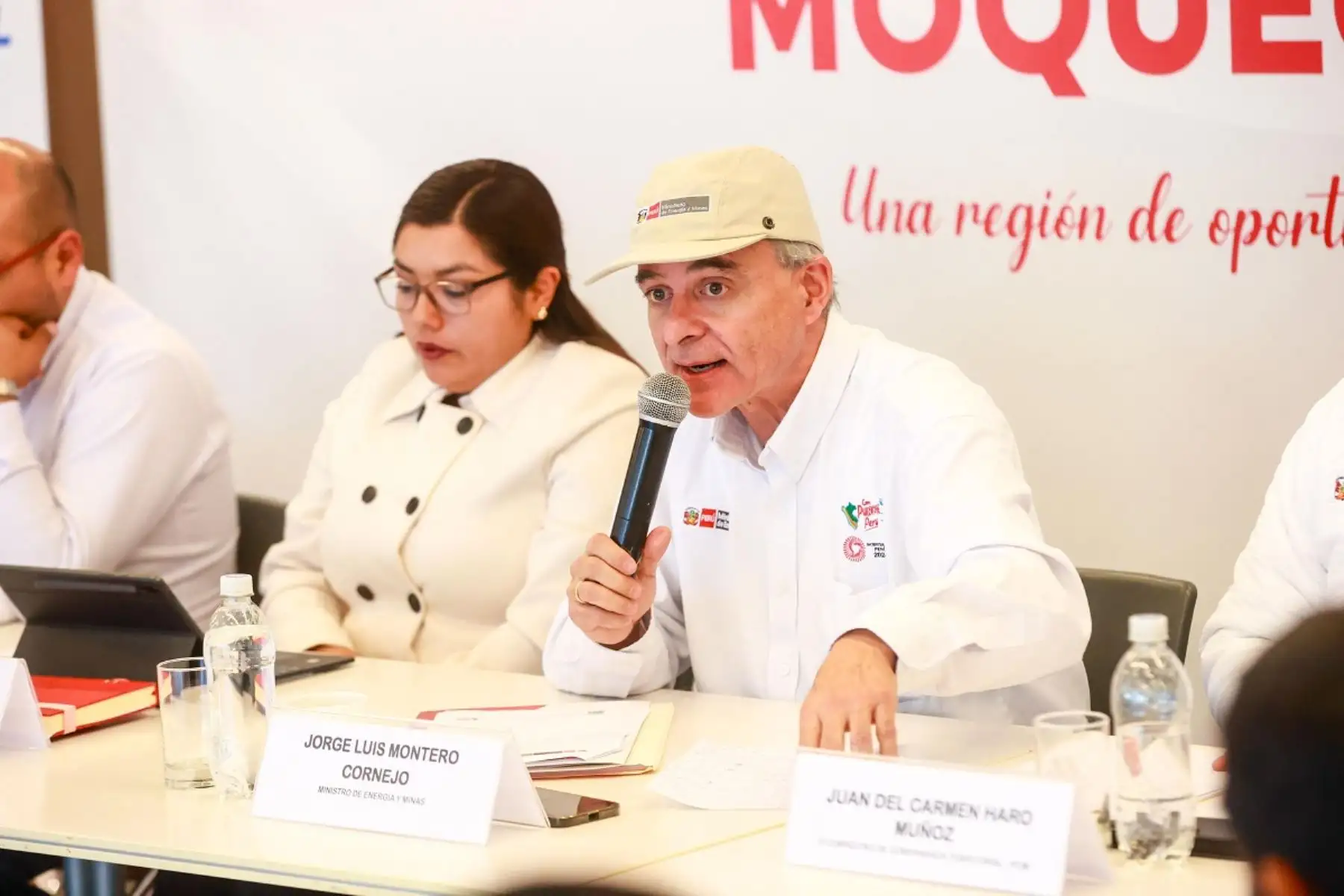 El ministro de Energía y Minas, Jorge Montero, participó en la XVI Mesa de Diálogo por la cuenca del río Coralaque, Foto: Cortesía.