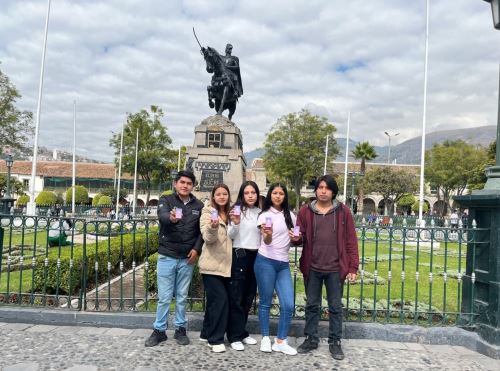 Estudiantes de Administración de Empresas de Ayacucho impulsan un emprendimiento que busca mejorar la calidad de vida de las mujeres durante su ciclo menstrual y crearon unas gomitas que alivian los dolores abdominales. ANDINA/Difusión