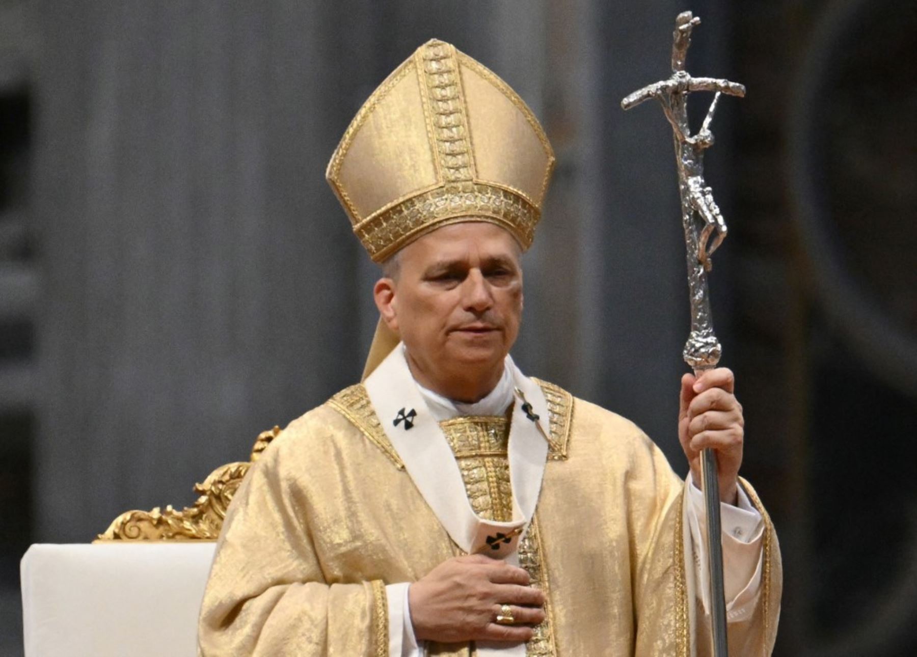 El Papa León XIV oficia una misa en la Basílica de San Pedro en el marco del Jubileo Sacerdotal en el Vaticano. Foto: AFP