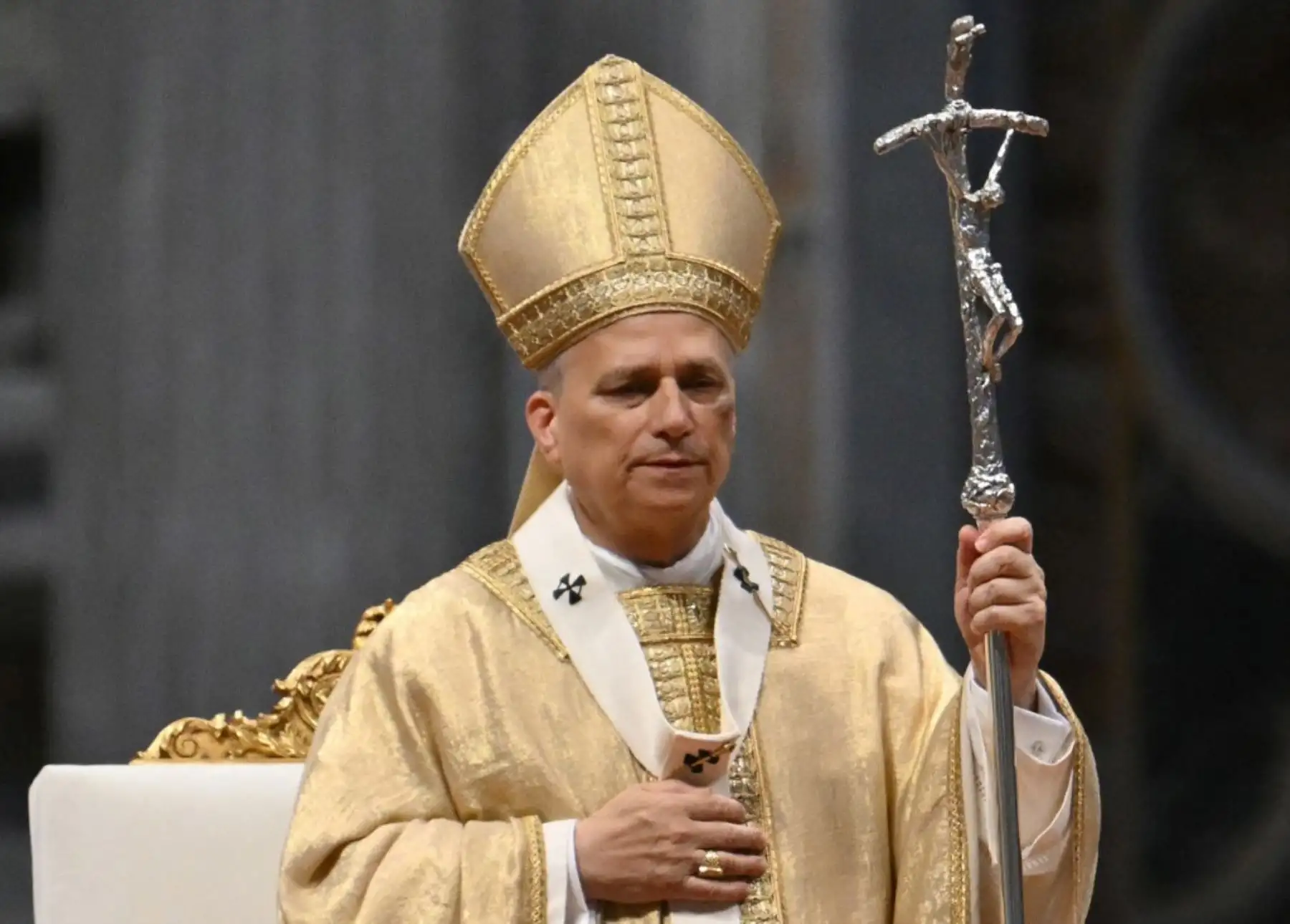El Papa León XIV oficia una misa en la Basílica de San Pedro en el marco del Jubileo Sacerdotal en el Vaticano. Foto: AFP