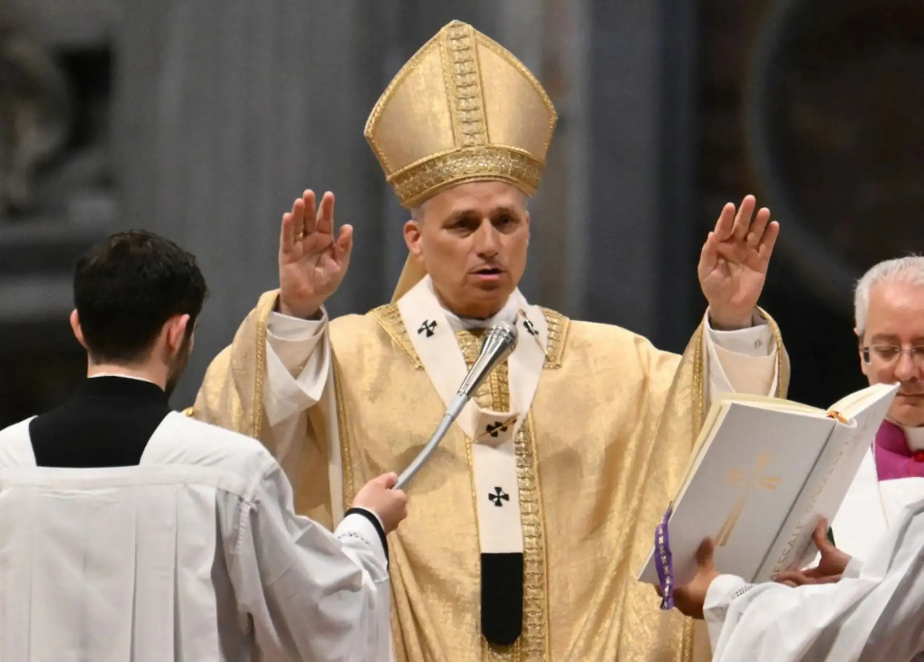 El Papa León XIV oficia una misa en la Basílica de San Pedro en el marco del Jubileo Sacerdotal en el Vaticano. Foto: AFP
