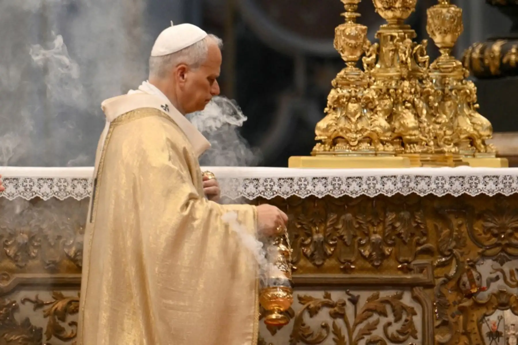 El Papa León XIV oficia una misa en la Basílica de San Pedro en el marco del Jubileo Sacerdotal en el Vaticano. Foto: AFP