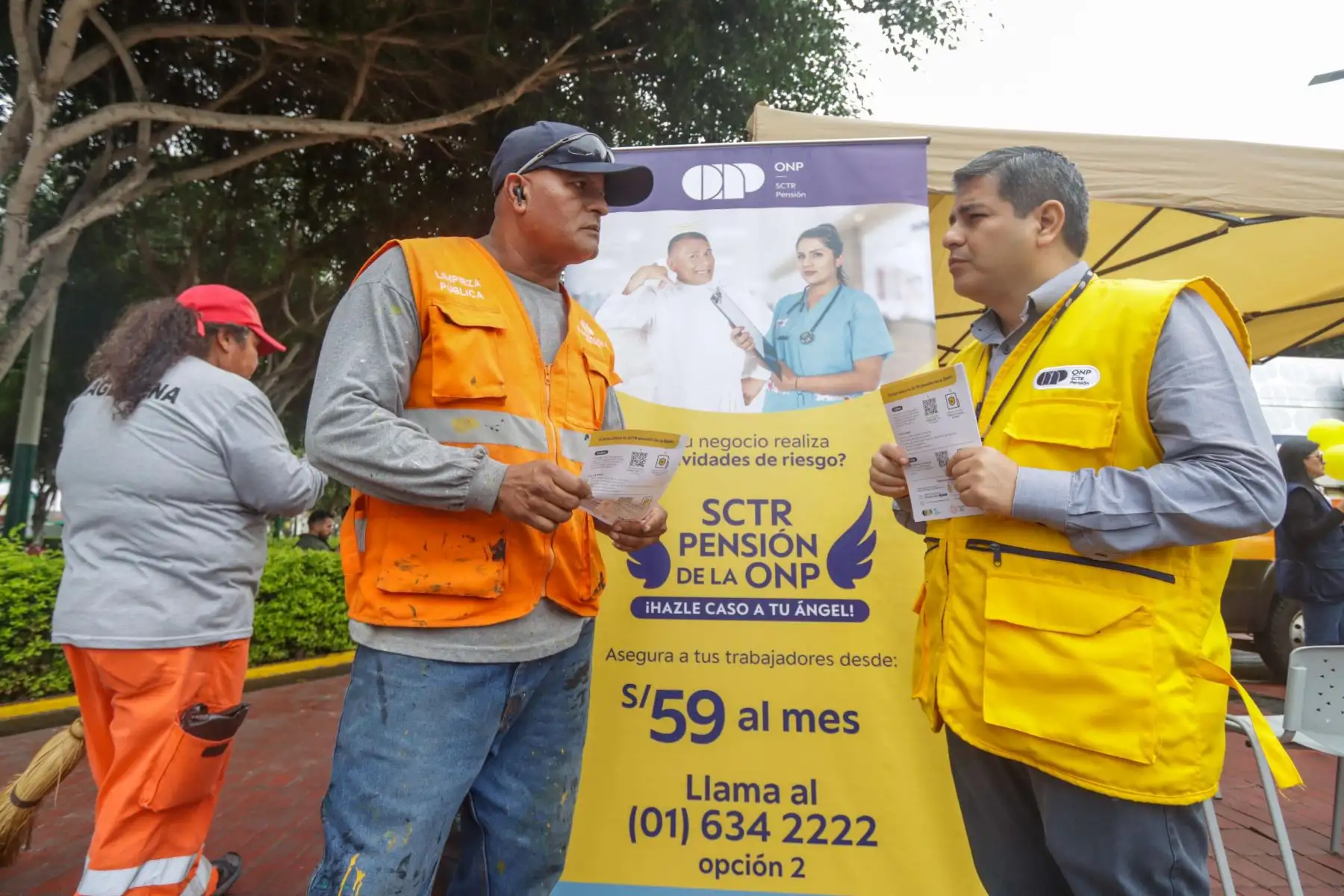 Con el objetivo de acercar sus servicios a más peruanos, la Oficina de Normalización Previsional (ONP) inició el recorrido de su nueva unidad itinerante de atención previsional. Desde la Plaza Túpac Amaru , en el distrito de Magdalena, esta mañana decenas de ciudadanos recibieron información y orientación gratuita sobre sus pensiones y derechos previsionales.  Foto: ANDINA/ONP