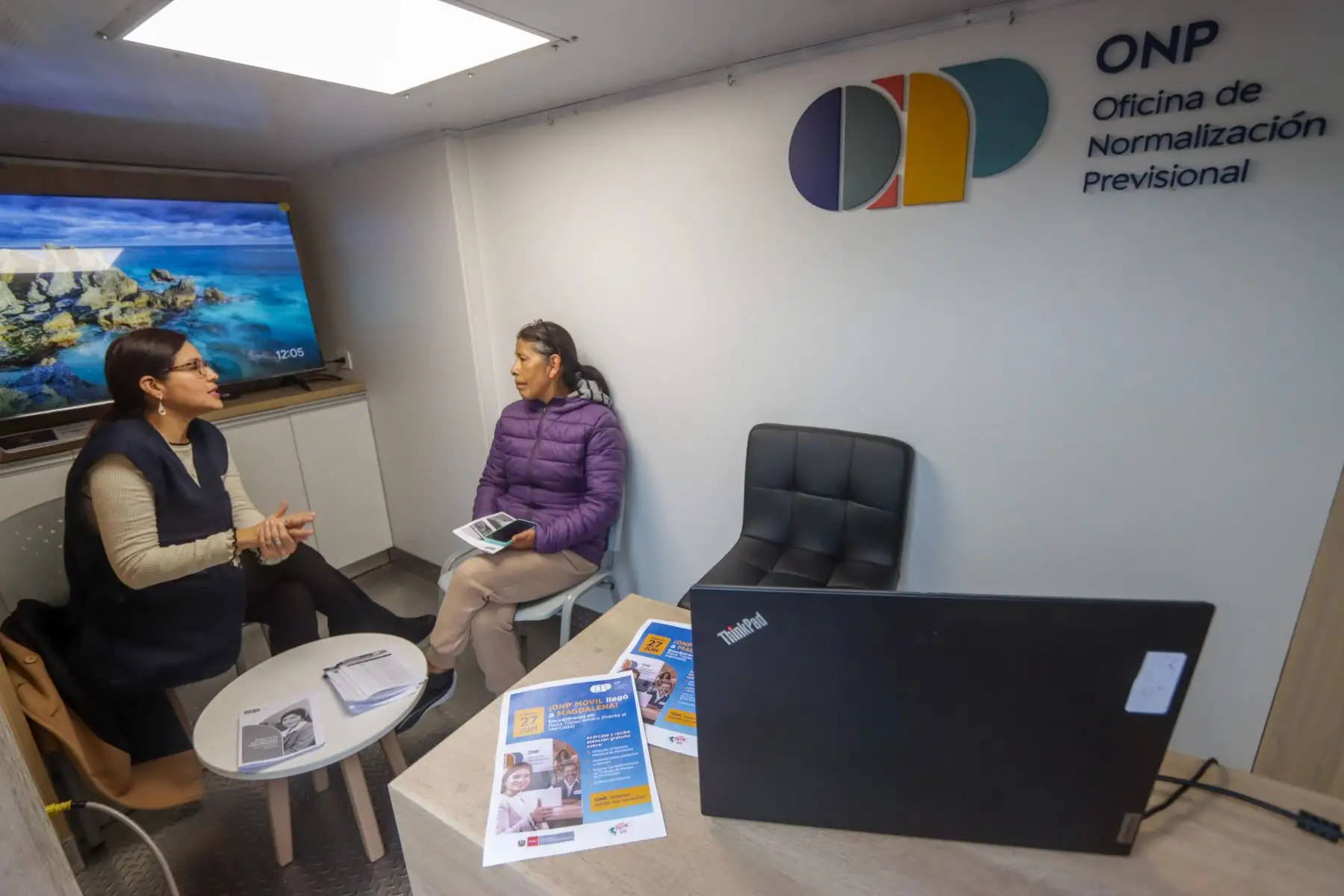Con el objetivo de acercar sus servicios a más peruanos, la Oficina de Normalización Previsional (ONP) inició el recorrido de su nueva unidad itinerante de atención previsional. Desde la Plaza Túpac Amaru , en el distrito de Magdalena, esta mañana decenas de ciudadanos recibieron información y orientación gratuita sobre sus pensiones y derechos previsionales.  Foto: ANDINA/ONP