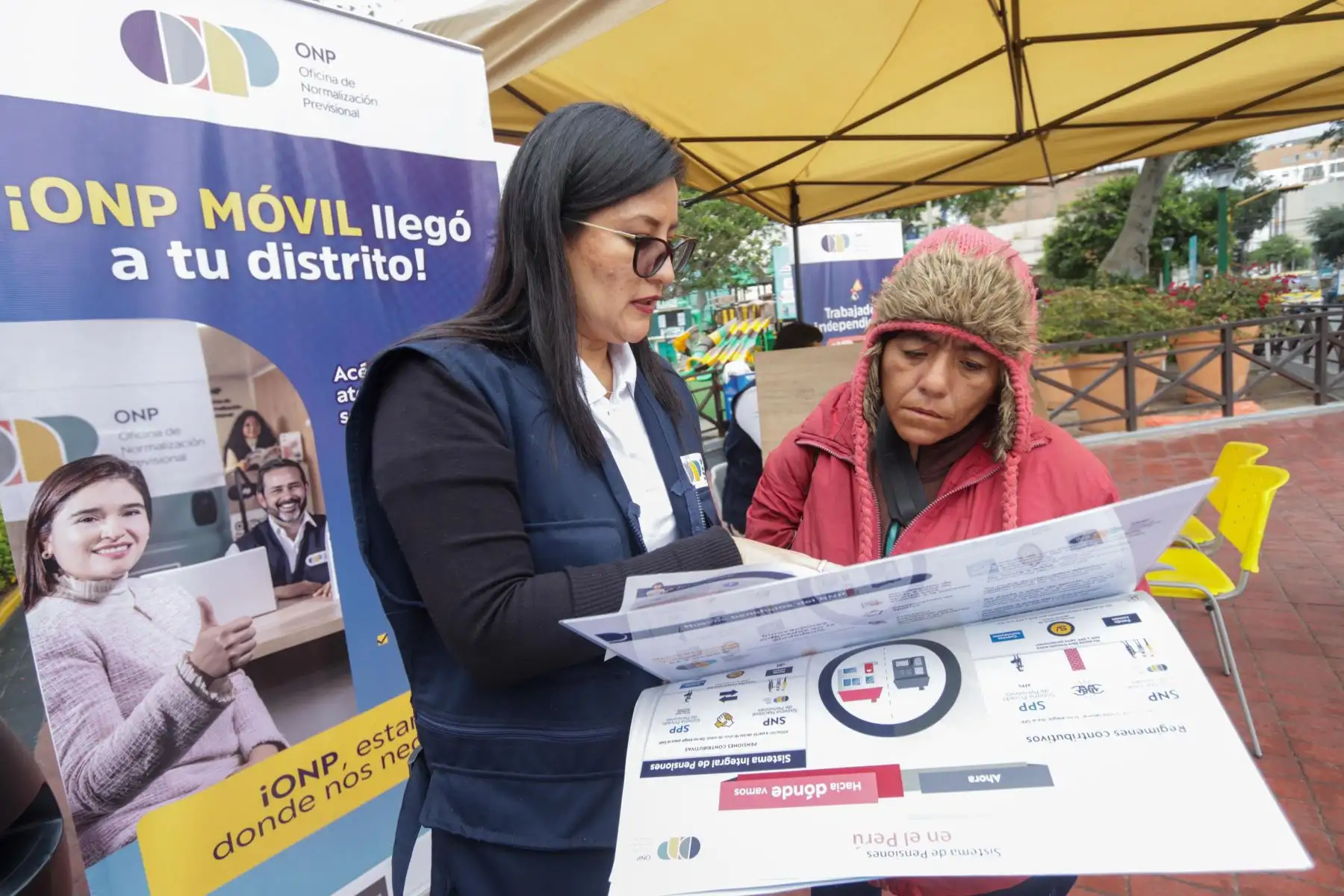 Con el objetivo de acercar sus servicios a más peruanos, la Oficina de Normalización Previsional (ONP) inició el recorrido de su nueva unidad itinerante de atención previsional. Desde la Plaza Túpac Amaru , en el distrito de Magdalena, esta mañana decenas de ciudadanos recibieron información y orientación gratuita sobre sus pensiones y derechos previsionales.  Foto: ANDINA/ONP