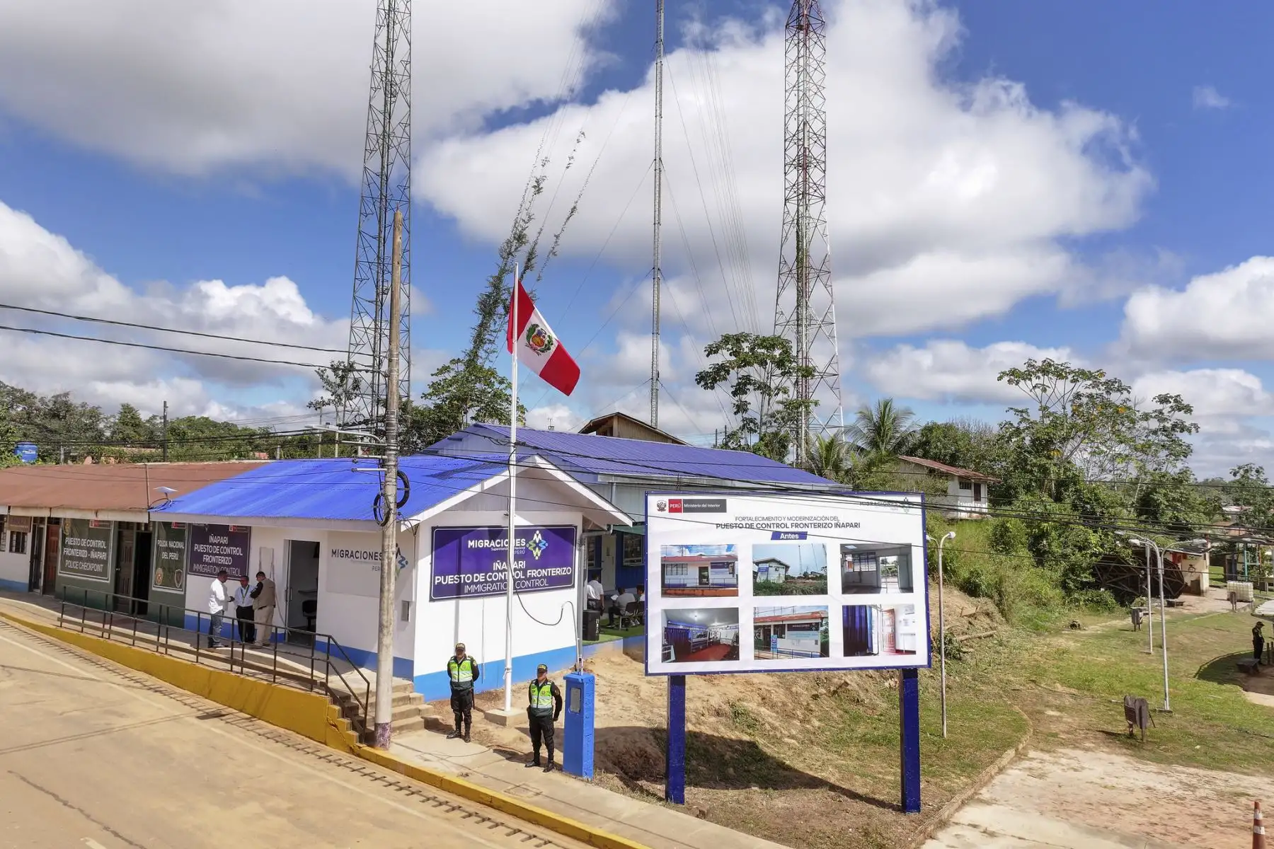 La presidenta Dina Ercilia Boluarte Zegarra inaugura el renovado Puesto de Control Fronterizo de Iñapari, ubicado en la triple frontera, que con tecnología fortalecerá la seguridad de nuestros compatriotas y el desarrollo del país las 24 horas del día. Foto: ANDINA/Prensa Presidencia
