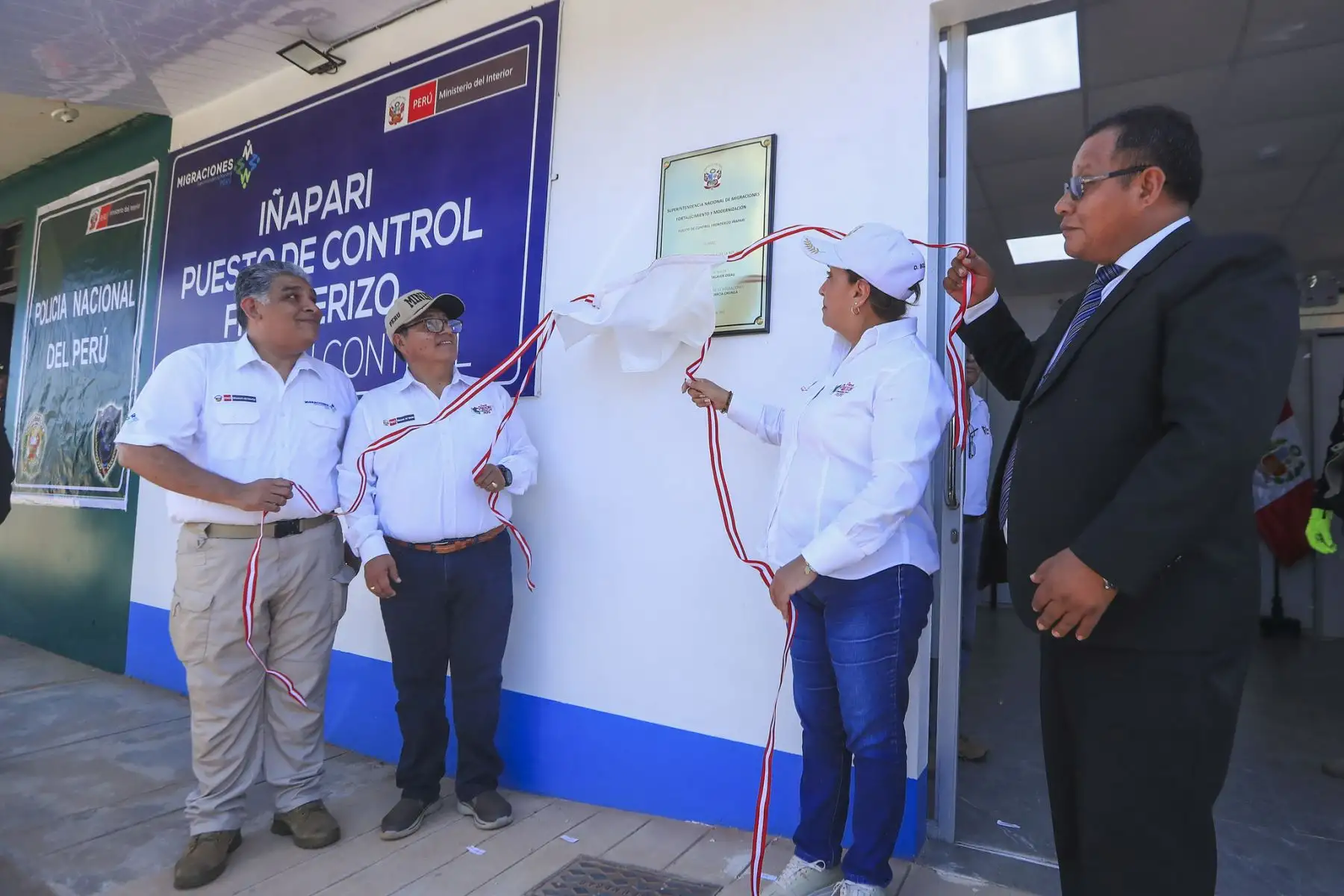 La presidenta Dina Ercilia Boluarte Zegarra inaugura el renovado Puesto de Control Fronterizo de Iñapari, ubicado en la triple frontera, que con tecnología fortalecerá la seguridad de nuestros compatriotas y el desarrollo del país las 24 horas del día. Foto: ANDINA/Prensa Presidencia