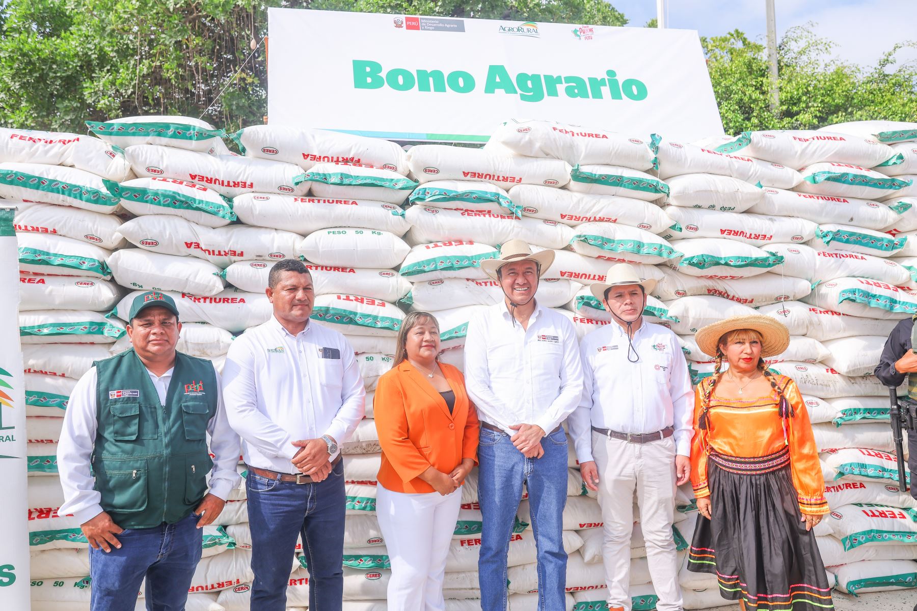 El titular del Midagri señaló que estas entregas permitirán fortalecer la capacidad de respuesta ante emergencias y recuperar la productividad del sector agrario. Foto: ANDINA/Midagri