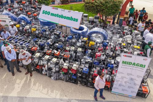 El titular del Midagri señaló que estas entregas permitirán fortalecer la capacidad de respuesta ante emergencias y recuperar la productividad del sector agrario. Foto: ANDINA/Midagri