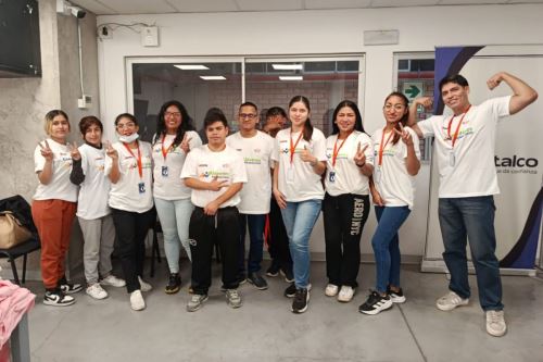 Jóvenes con discapacidad reciben capacitación para ser operarios de máquinas de confección. Foto: ANDINA/Difusión