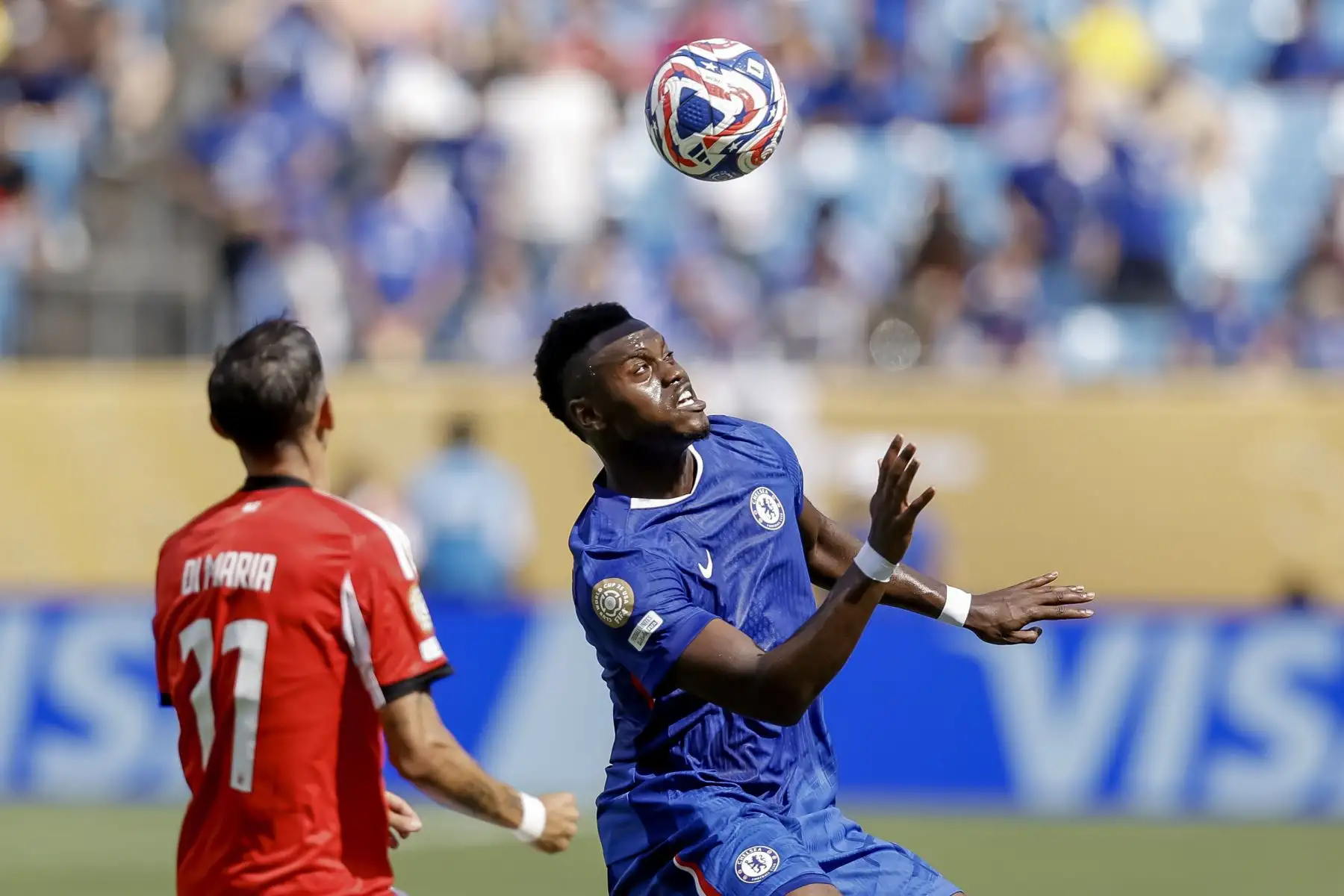 Benoit Badiashile del Chelsea en acción contra Angel Di Maria del Benfica durante el partido de la Copa Mundial de Clubes de la FIFA 2025 entre el SL Benfica y el Chelsea FC en Charlotte, Carolina del Norte, EE. UU.
Foto: EFE