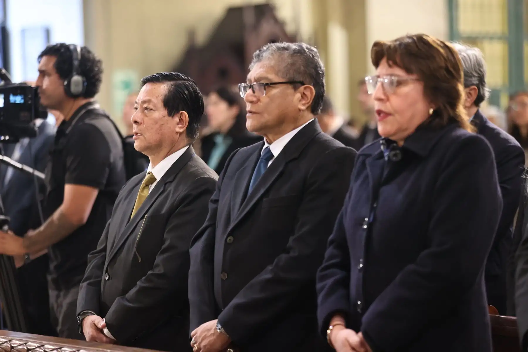 El presidente del Consejo de Ministros, Eduardo Arana; ministros de Estado y autoridades participan en la santa misa que se realiza en la Catedral de Lima en solemnidad de San Pedro y San Pablo.
Foto: PCM