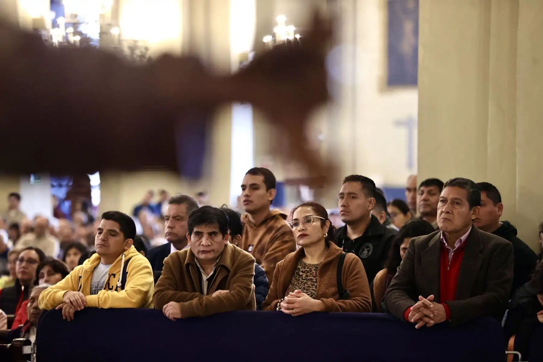 El presidente del Consejo de Ministros, Eduardo Arana; ministros de Estado y autoridades participan en la santa misa que se realiza en la Catedral de Lima en solemnidad de San Pedro y San Pablo.
Foto: PCM