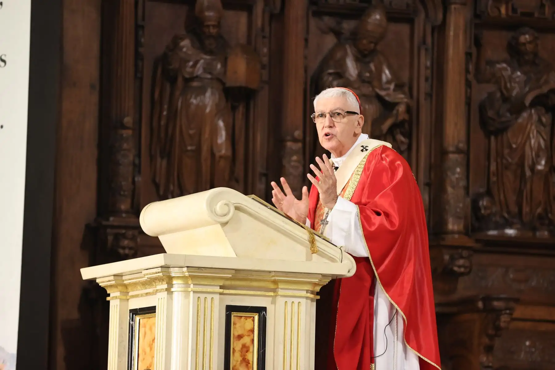 El presidente del Consejo de Ministros, Eduardo Arana; ministros de Estado y autoridades participan en la santa misa que se realiza en la Catedral de Lima en solemnidad de San Pedro y San Pablo.
Foto: PCM