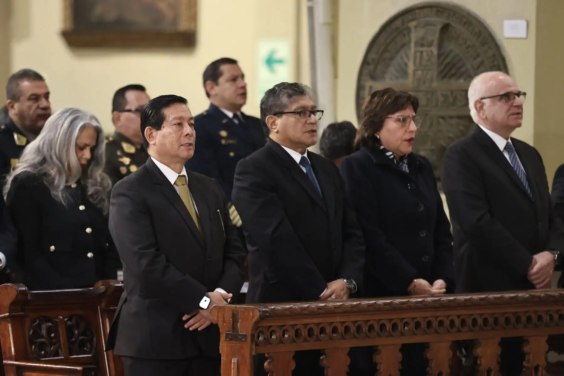 El presidente del Consejo de Ministros, Eduardo Arana; ministros de Estado y autoridades participan en la santa misa que se realiza en la Catedral de Lima en solemnidad de San Pedro y San Pablo.
Foto: PCM