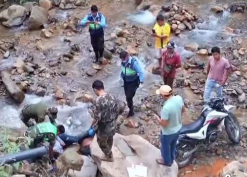 La moto en que viajaban los dos trabajadores sufrió un despiste y cayó a un abismo en la ruta Kimbiri - Pichari, en el ámbito del Valle de los Ríos Apurímac, Ene y Mantaro (Vraem). ANDINA/Difusión